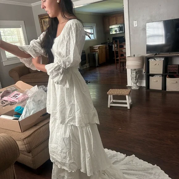 Chic White Tiered Wedding Dress - Picture 5 of 6